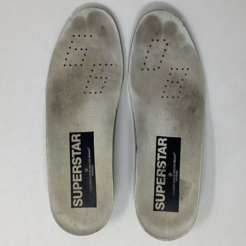 Golden Goose Metallic Silver Low-Top Sneakers with Black Laces - Picture 7 of 12